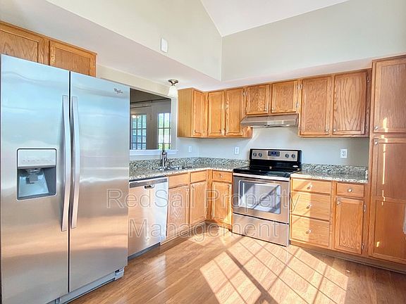 4th image of 145 Bridle Ln