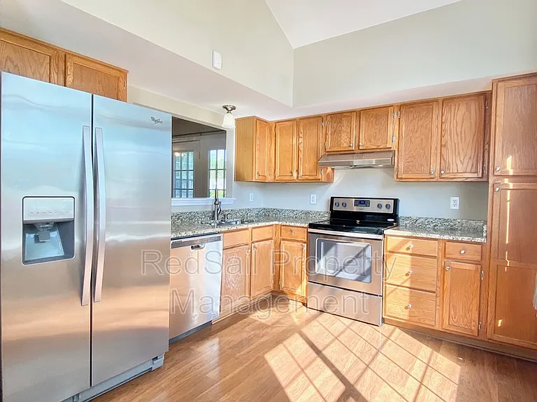 145 Bridle Ln — Photo 4