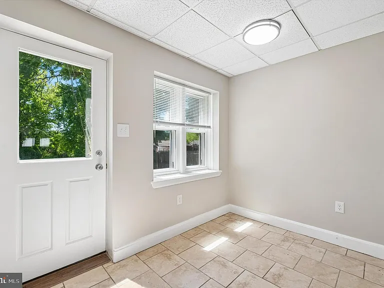 431 Iroquois St — Photo 8