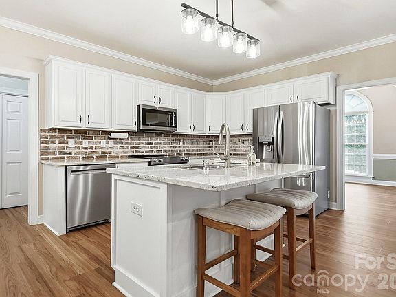 4th image of 2301 Hunter Davis Ct