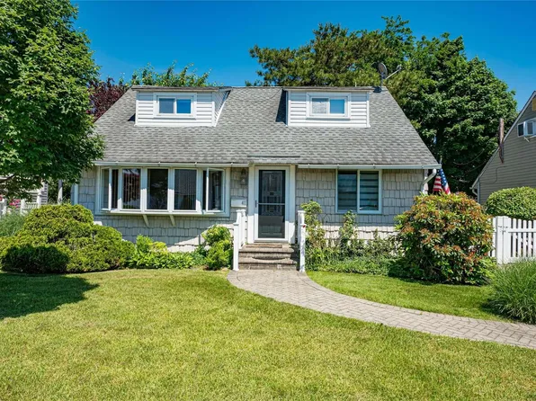 41 Briggs Street, Hicksville, NY 11801