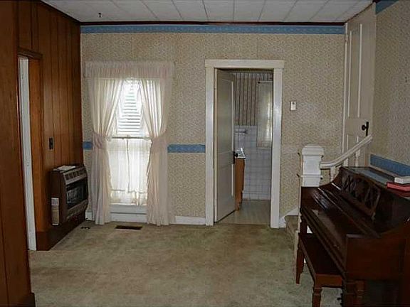 5th image of 107 East St