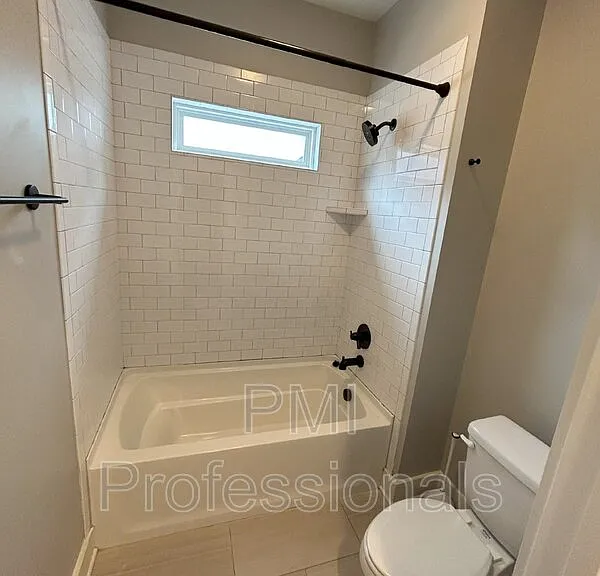 111 Creighton Ave #B — Photo 14