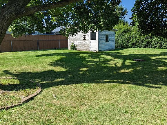 Shed and large backyard, side yard