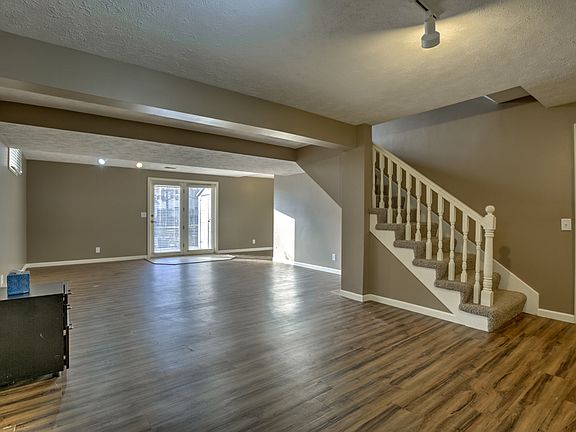 4th image of 410 S 160th St