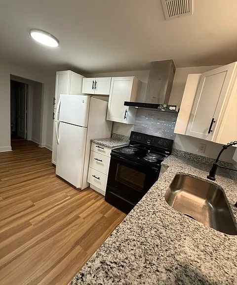 631 Vance St E — Photo 11