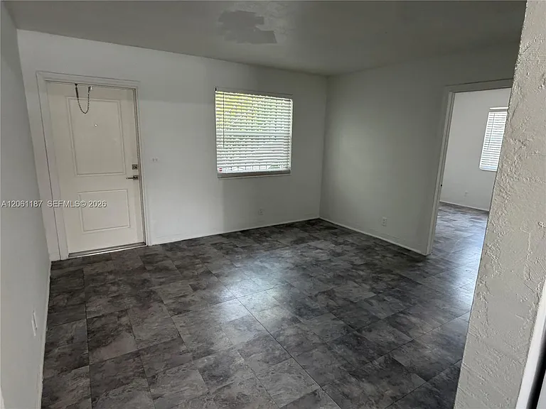 739 SW 9th St #4 — Photo 6