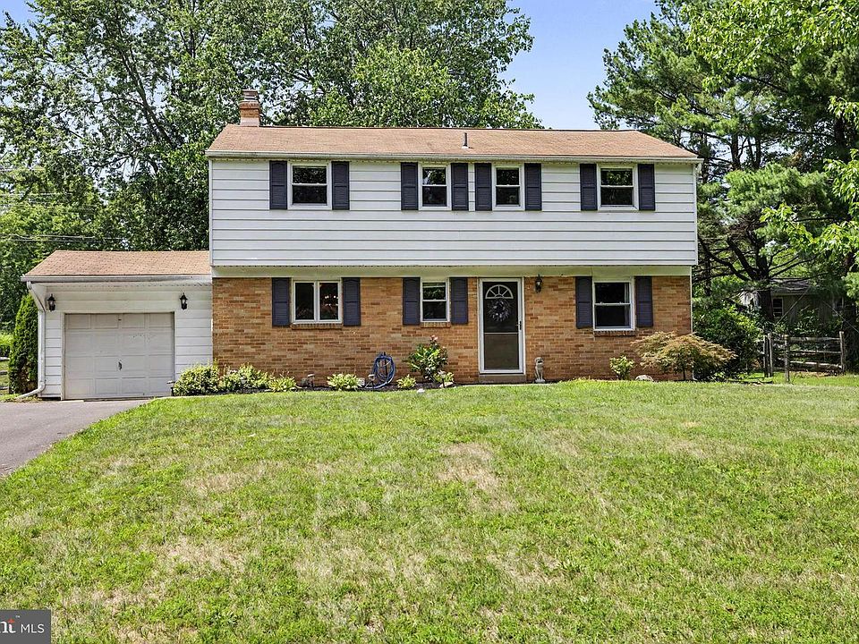 1st image of 224 Upper Valley Rd
