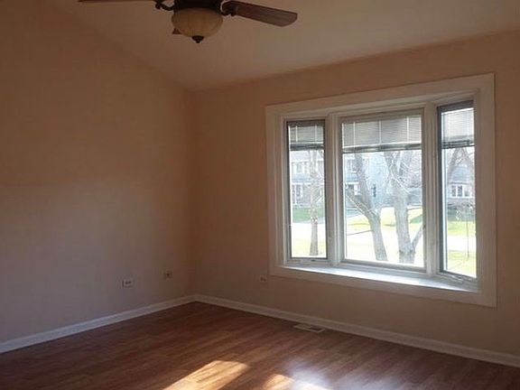 2nd image of 38277 N Manor Ave