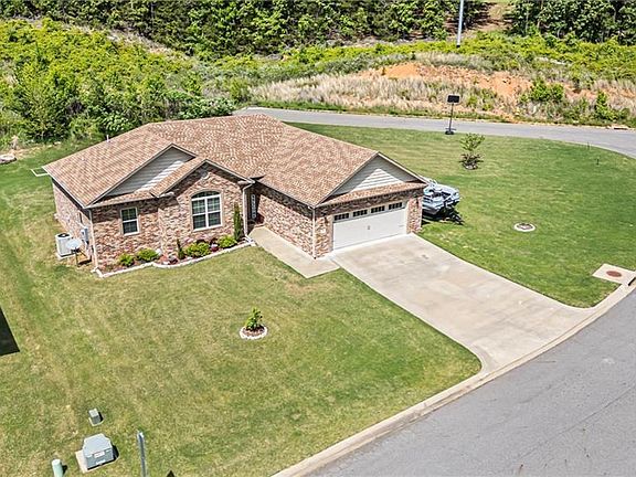 4th image of 325 Crestwood Ln