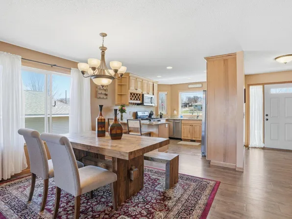 642 Union Ct, Cannon Falls, MN 55009