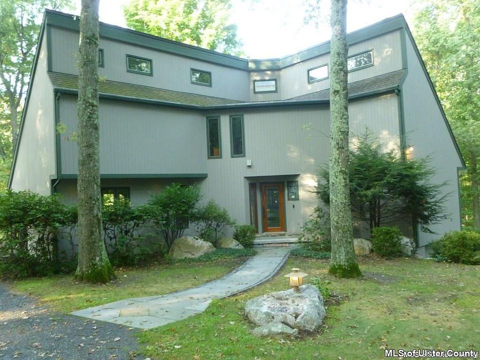 1st image of 19 Majestic Woods Dr