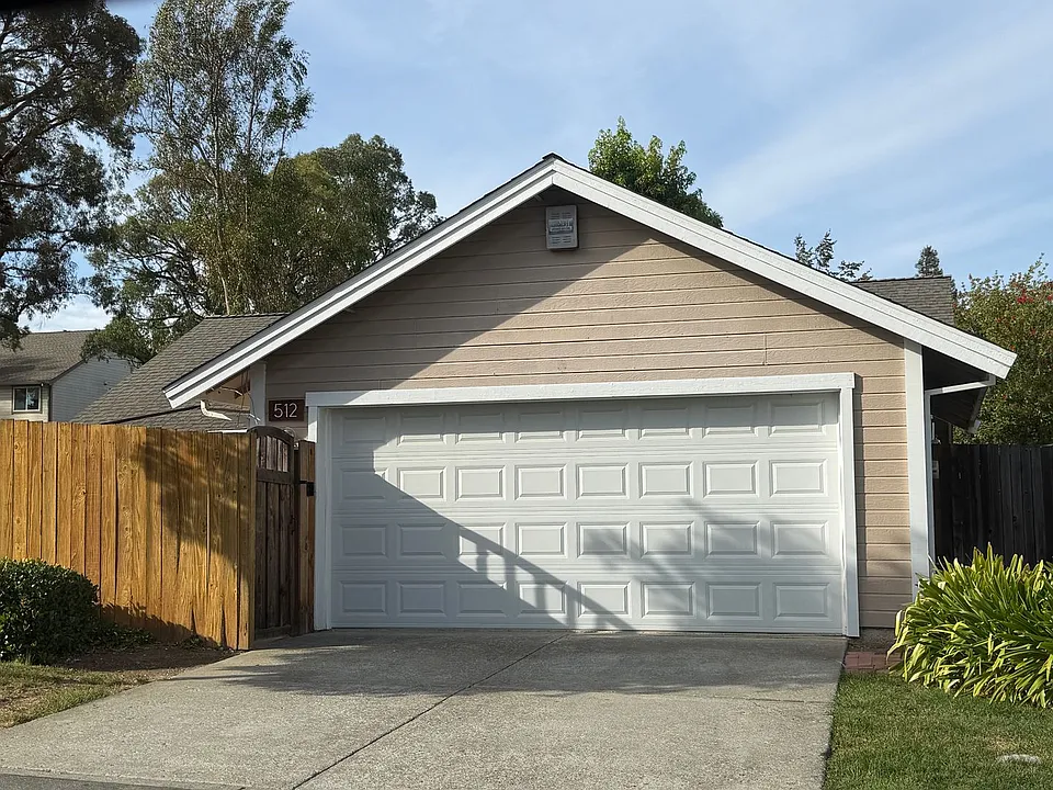 512 Laurel Ct
