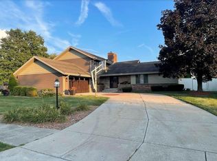 1015 High Meadow Dr, Crown Point, IN 46307