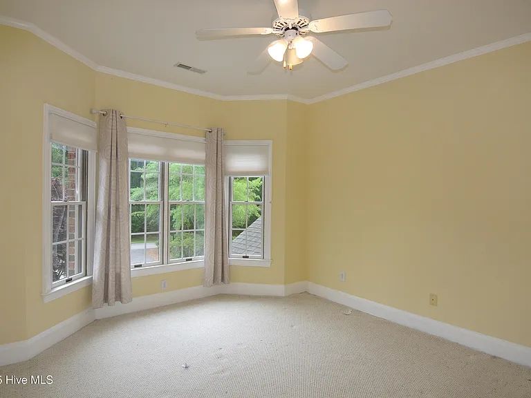 1113 Devonshire Dr — Photo 21