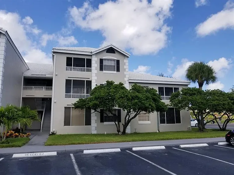 2861 N Oakland Forest Dr #307 — Photo 2