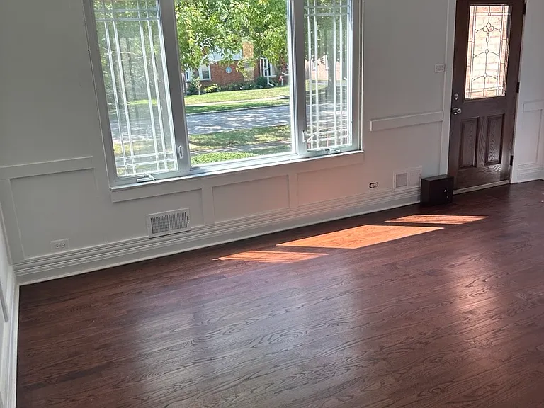 1123 Newberry Ave — Photo 2