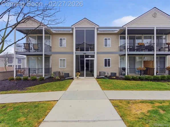 301 N Eton St APT B, Birmingham, MI 48009