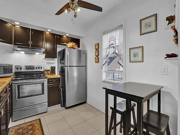 3rd image of 2861 Somerset Dr APT 315