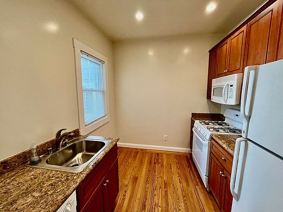 5th image of 1349 Greenwich St APT 6