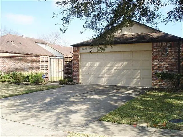 3 bed, 2.0 bath, 1727 sqft, $1,875 — Photo 2