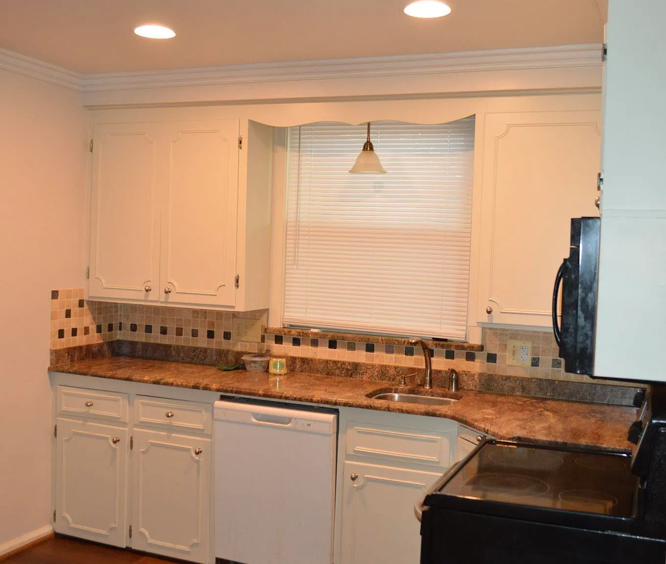3 bed, 1.5 bath, 1597 sqft, $2,400 — Photo 3