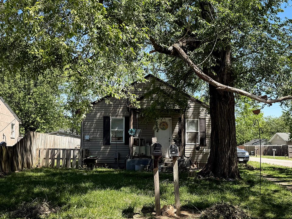 1st image of 2403 W Lynn Street