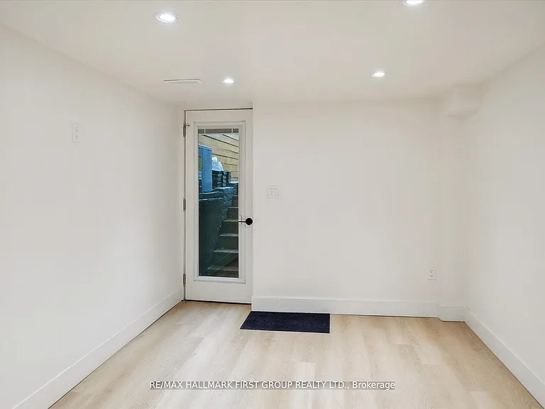 285 Rhodes Ave #LOWER — Photo 4