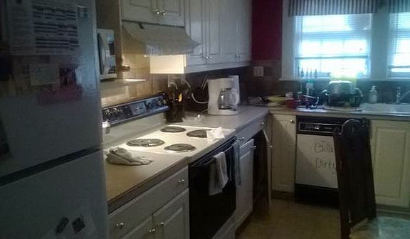 3rd image of 1213 W Friendly Ave