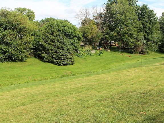 5th image of 62 Kirkwood Dr W