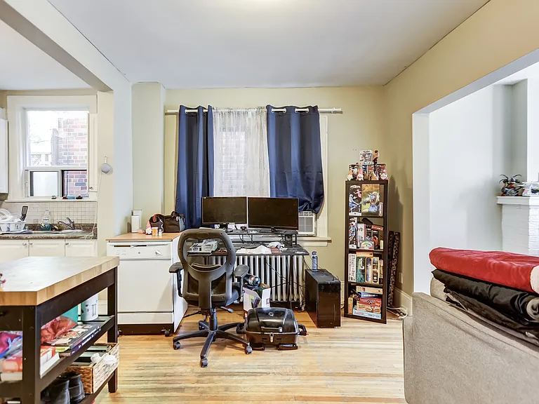 1127 Avenue Rd #1 — Photo 8