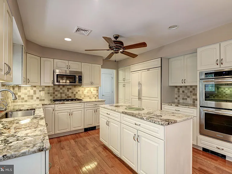 929 Woburn Ct — Photo 9