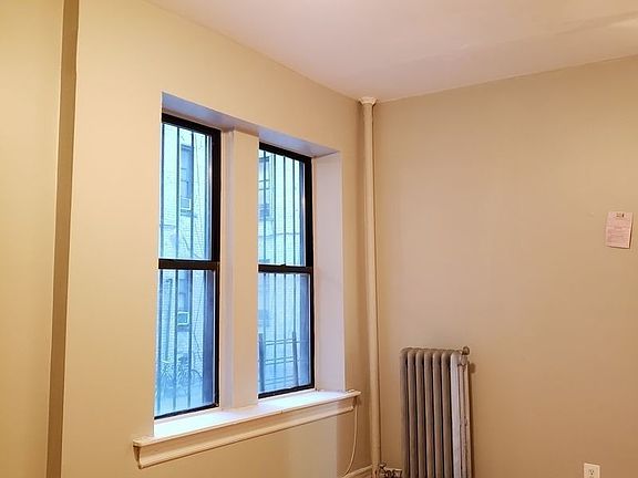 4th image of 2027 Pacific St APT 1A
