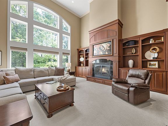 5th image of 4640 Blarney Dr