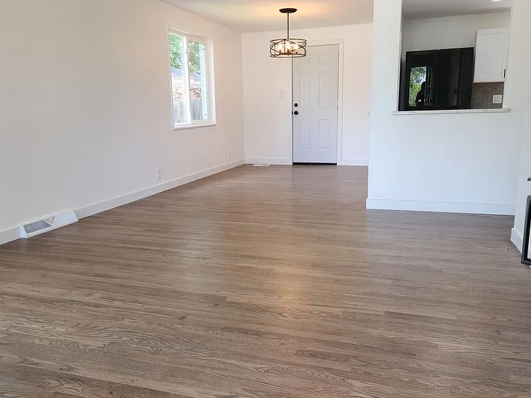5060 S Fox St — Photo 2
