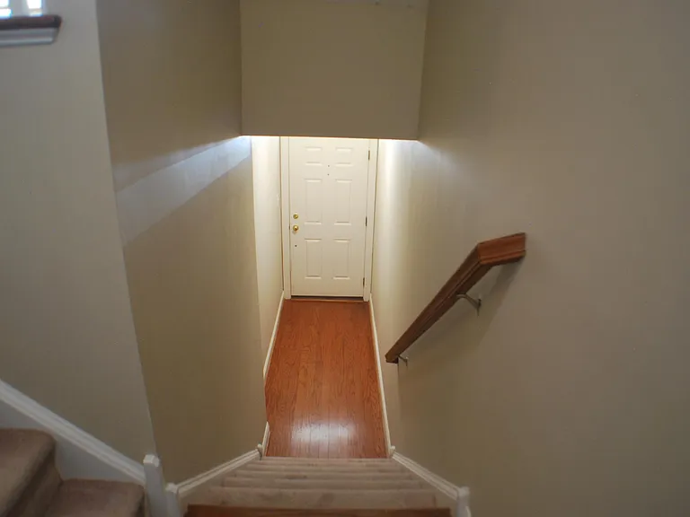 209 Moore Ct — Photo 2