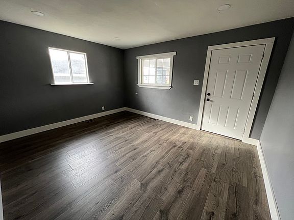 5th image of 2655 Foltz St