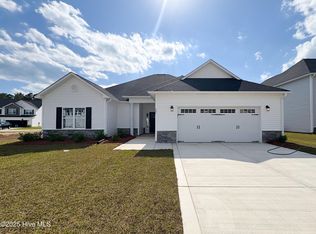 605 Carmel Dr, Sneads Ferry, NC 28460