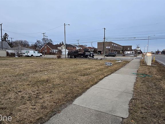 2nd image of 7800 Schaefer Rd