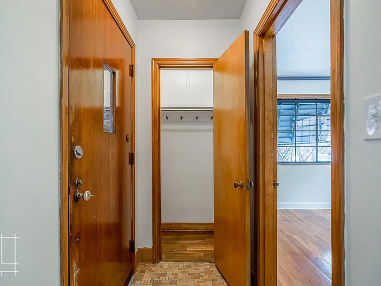 1374 E. Broad St. — Photo 9