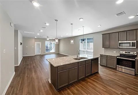 3rd image of 803 Hollyhock Dr #1
