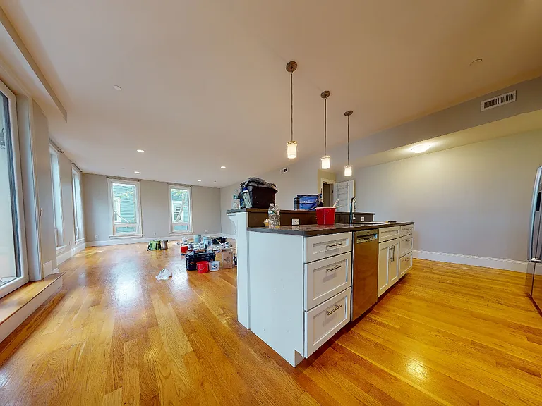 166 Hampshire St #3 — Photo 3