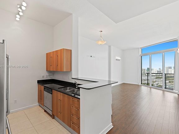 4th image of 335 S Biscayne Blvd Ph Uph02