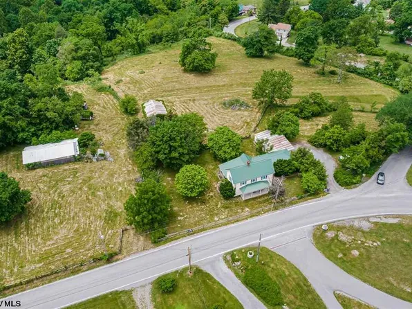 560 Tyrone Rd, Morgantown, WV 26508