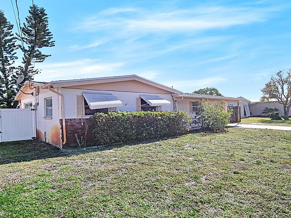 3rd image of 1080 Montego Bay Dr N