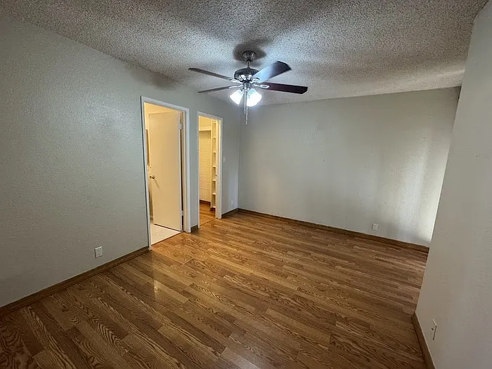 311 W Pontiac Dr — Photo 7