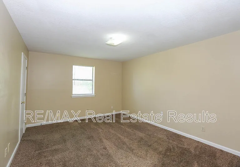 815 S 28th St — Photo 12