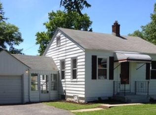 15 Roselawn Ave, Fairview Heights, IL 62208