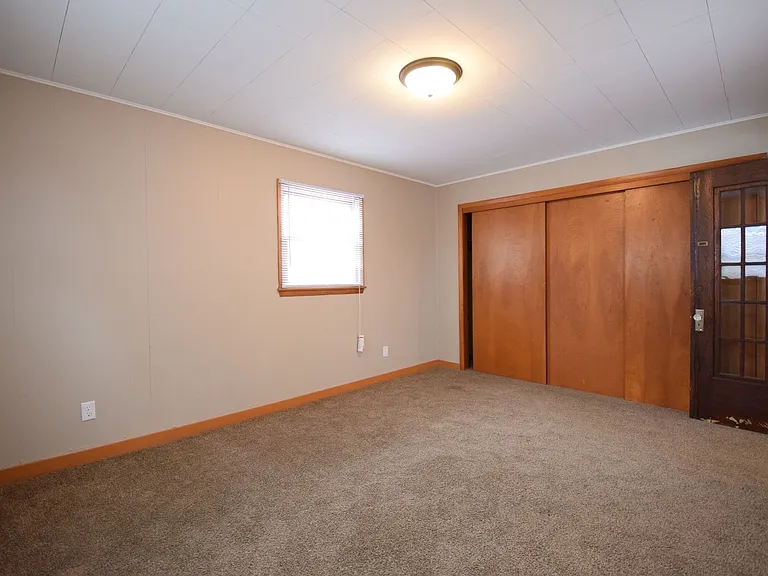 322 E Walnut St — Photo 20
