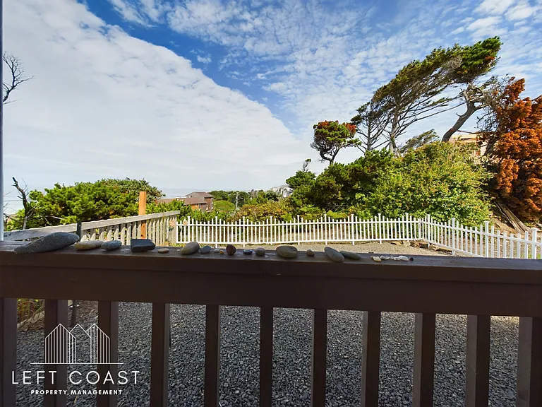 1033 NW Inlet Ave — Photo 49